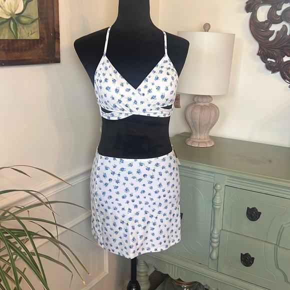 NWT 3 piece Blue Floral Bikini set, Size Medium - Picture 2 of 15